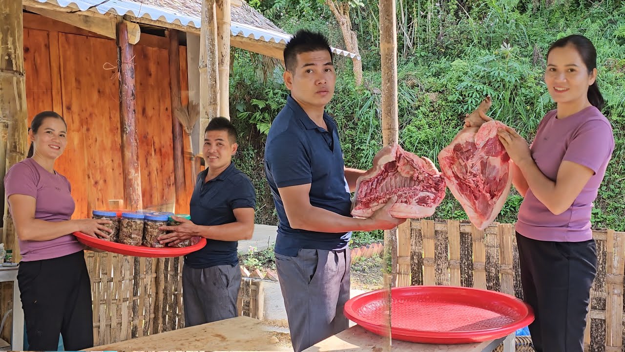 Harvest vegetables to sell. How to make traditional sour pork
