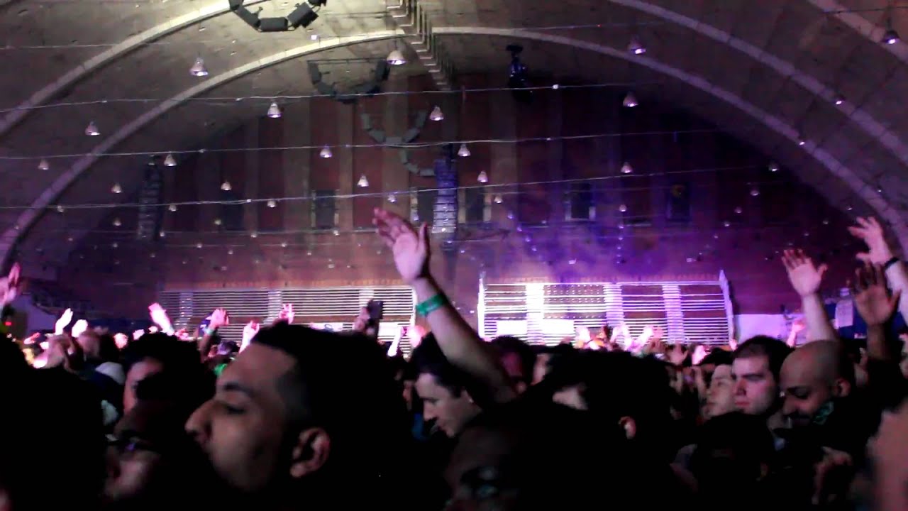 Tiesto - Beautiful World @ DC Armory 2011 (HD) 1080