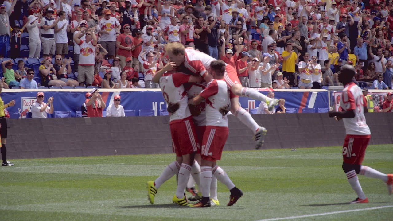 GOAL: Ronald Zubar doubles the lead on a header