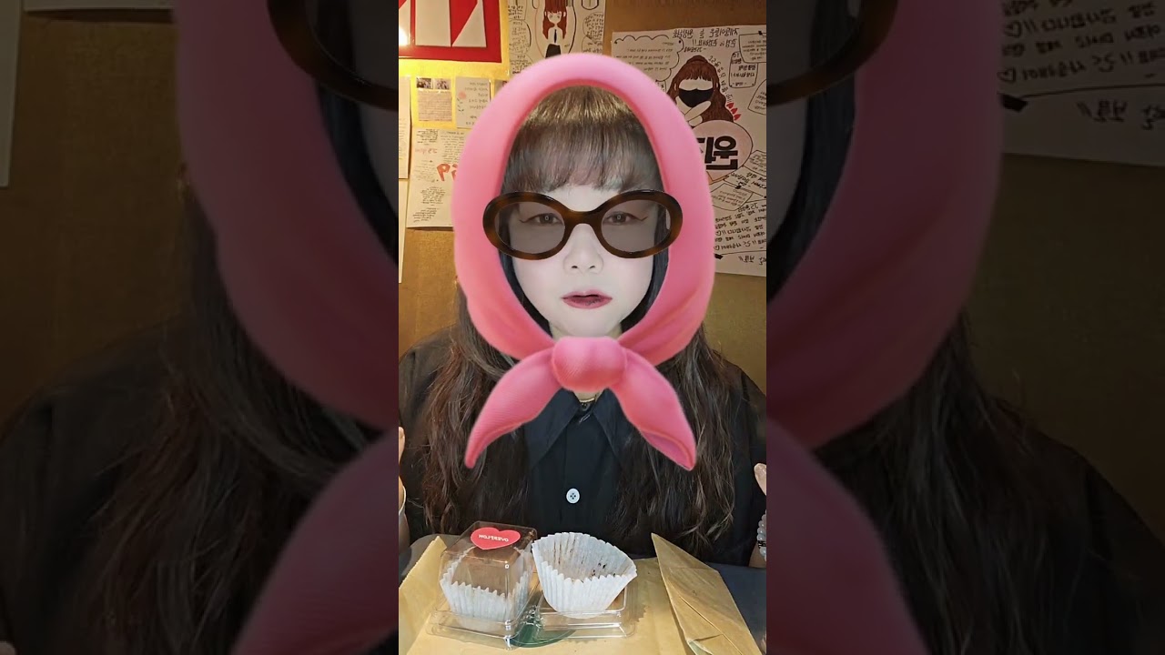 #JS원장님 #두쫀쿠 #먹방 막차탑승 #리얼후기 #애들아~ 선생님도 두쫀쿠 먹었어~ㅎㅎㅎ 나는 무조건 맛있다가 아니고...그냥 리얼 내느낌을 말하고싶었다...ㅋㅋㅋㅋㅋ ㅋㅋㅋㅋㅋ