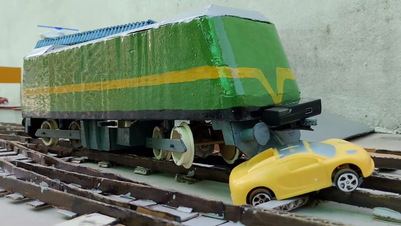 WAG-9 Vs mini toys 🚚🚌 | ho scale model crash | toy train crash | toy train accident 