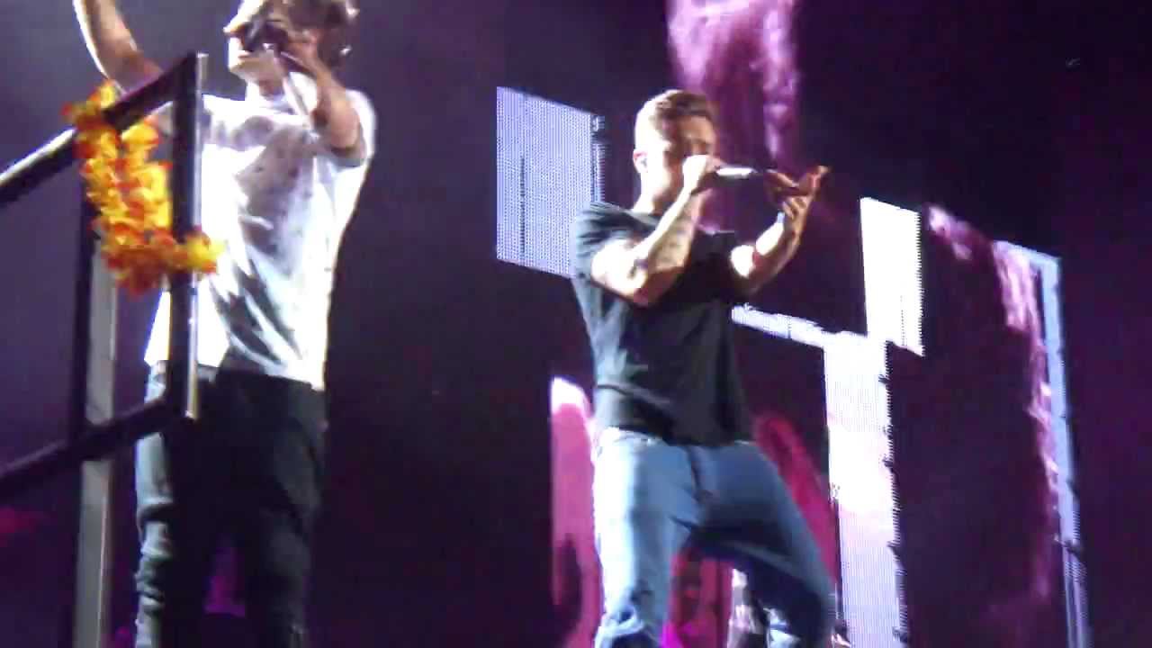 Live While We're Young - One Direction | Melbourne 28/10/13