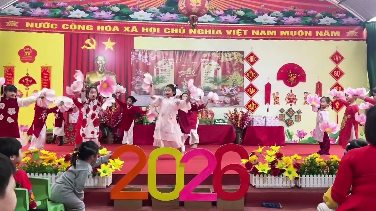 Múa: Ngày Xuân long phụng sum vầy lớp 5TA2, trường mầm non Hải Lựu