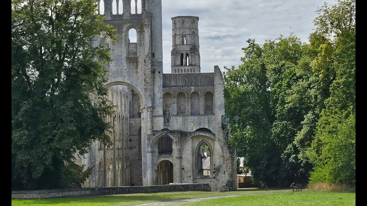 Abbaye de Jumièges, plus belle ruine de France.