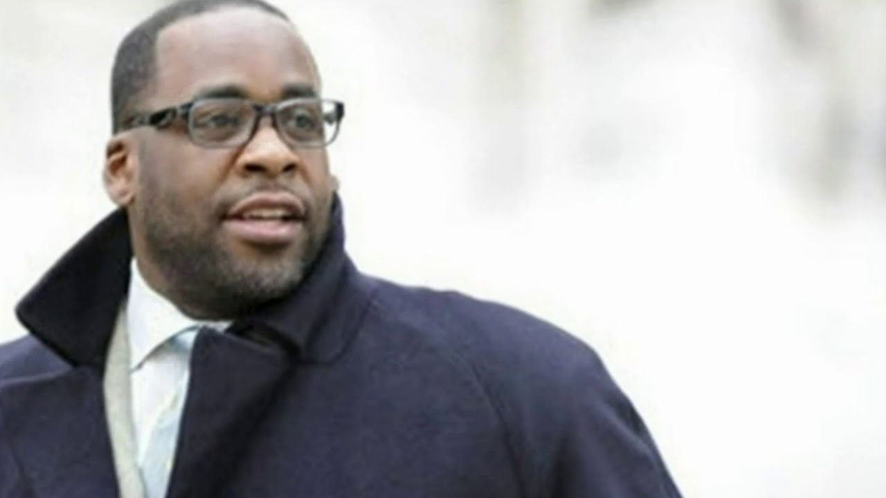 Former Detroit Mayor Kwame Kilpatrick released from prison, reunites with family