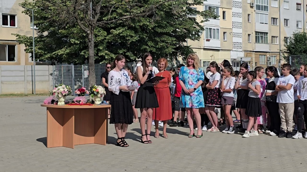 Festivitatea de absolvire a clasei a VIII-a la Singidava - discurs șefei de promoție Irina Codrea