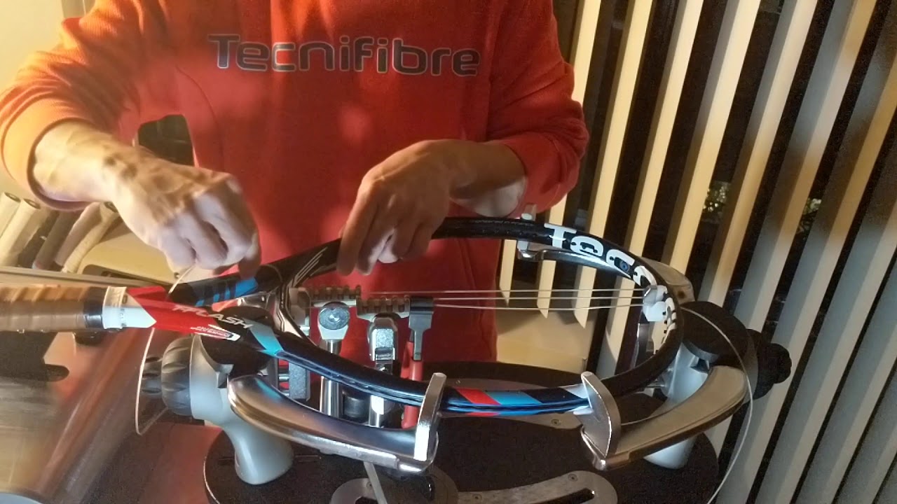 Starting mains on a tennis racket with starting clamp
