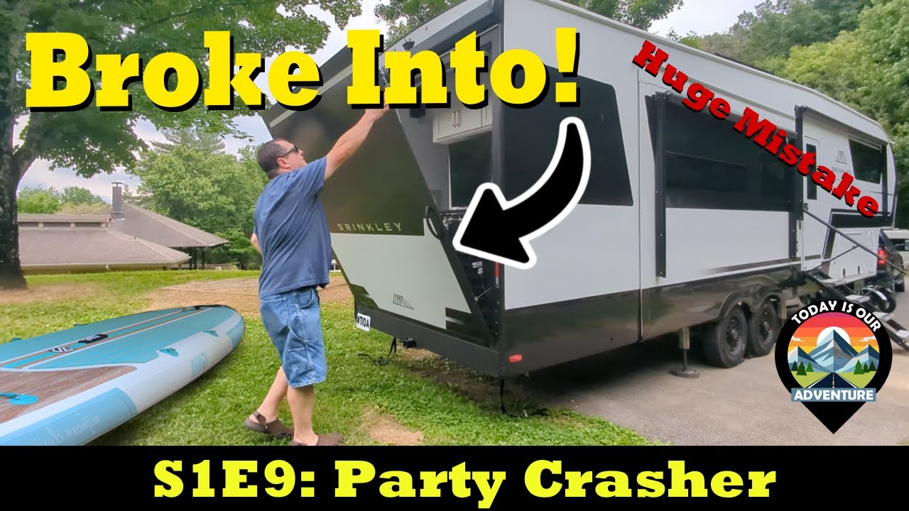 Vlog: Party Crasher On Our Patio - S1E9 #rvlife #brinkley #z3400
