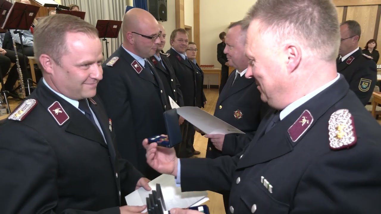 Feuerwehrkameraden im Erzgebirge geehrt