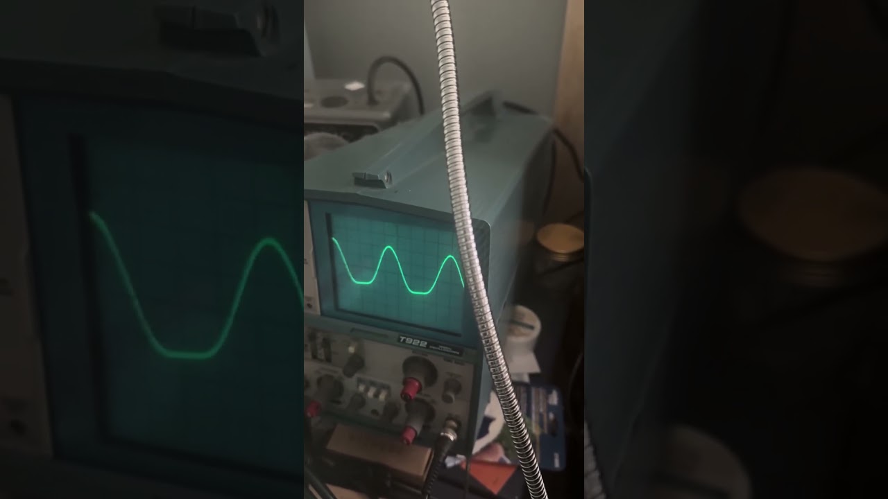 Pignose G40V power pull part #1 (because she’s asymmetrical waveform and oscillating)