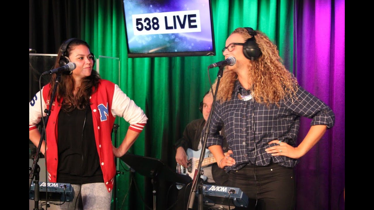 Daisy van Lingen vs. Kelly Cossee - Happy | Live bij Evers Staat Op