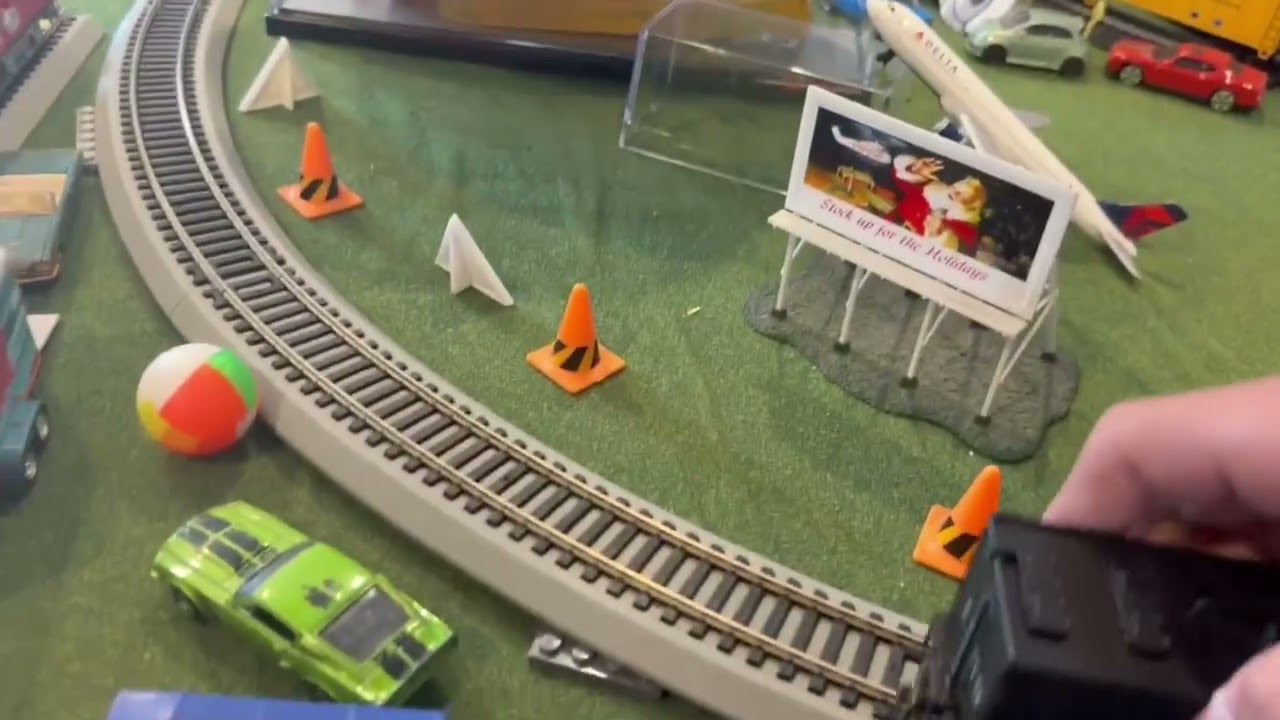 Santa Fe 3759 ho scale sound  at whistle and bells at railroad train ho scale railroad museum ￼