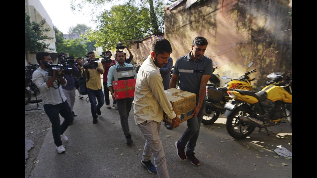 India police search journalists&rsquo; homes and offices in the country&rsquo;s latest raids on media
