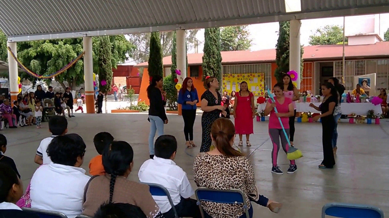 Juego organizado en el festejo a las madres 2017 MACASER
