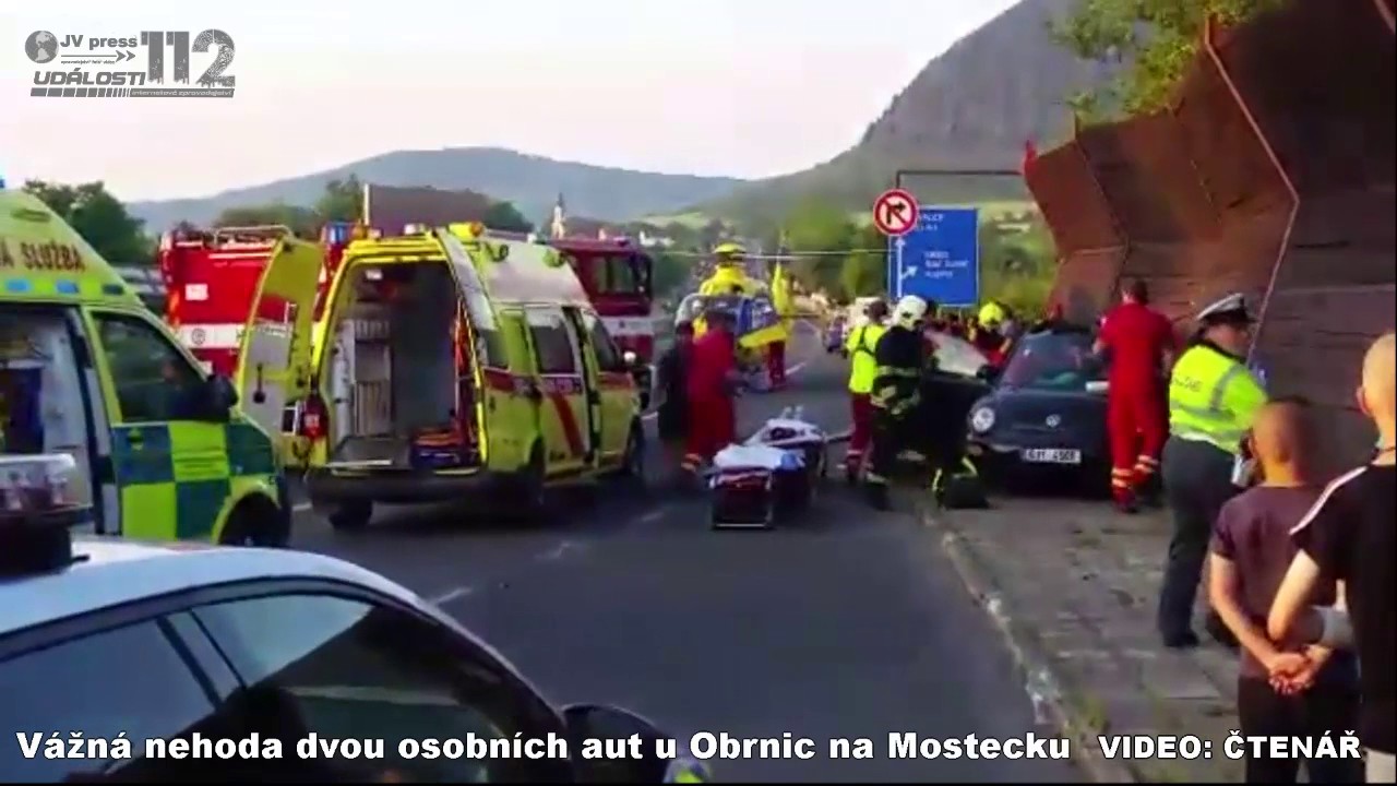 V&aacute;žn&aacute; nehoda dvou aut u Obrnic na Mostecku
