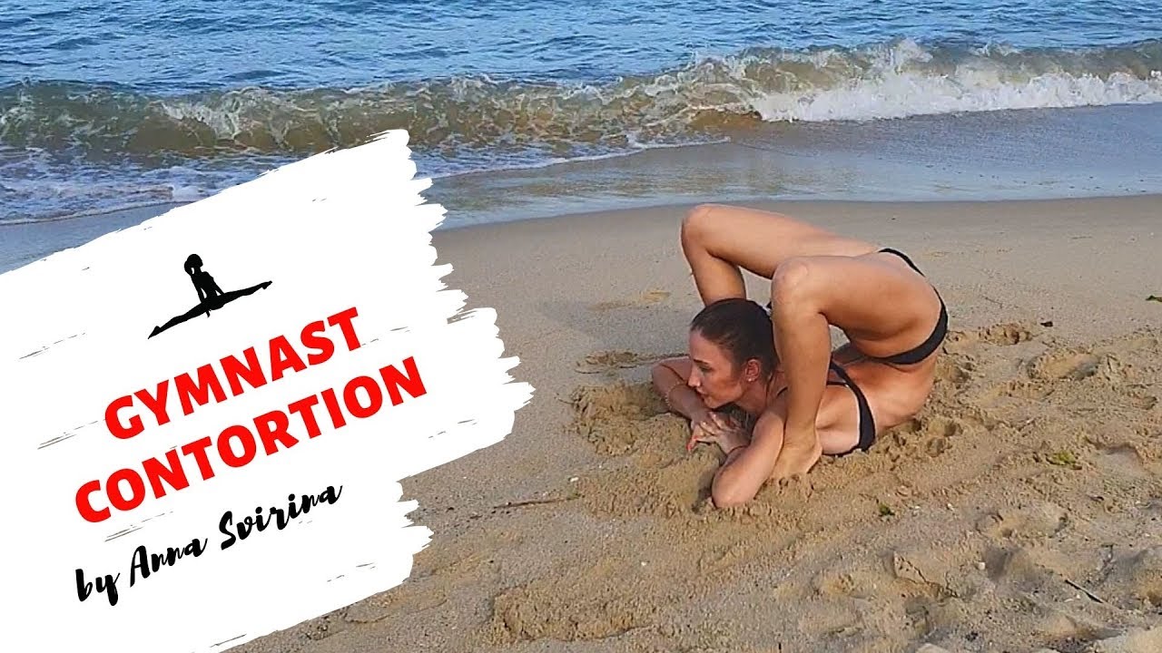 Contortion show on the beach / Гимнастика на пляже