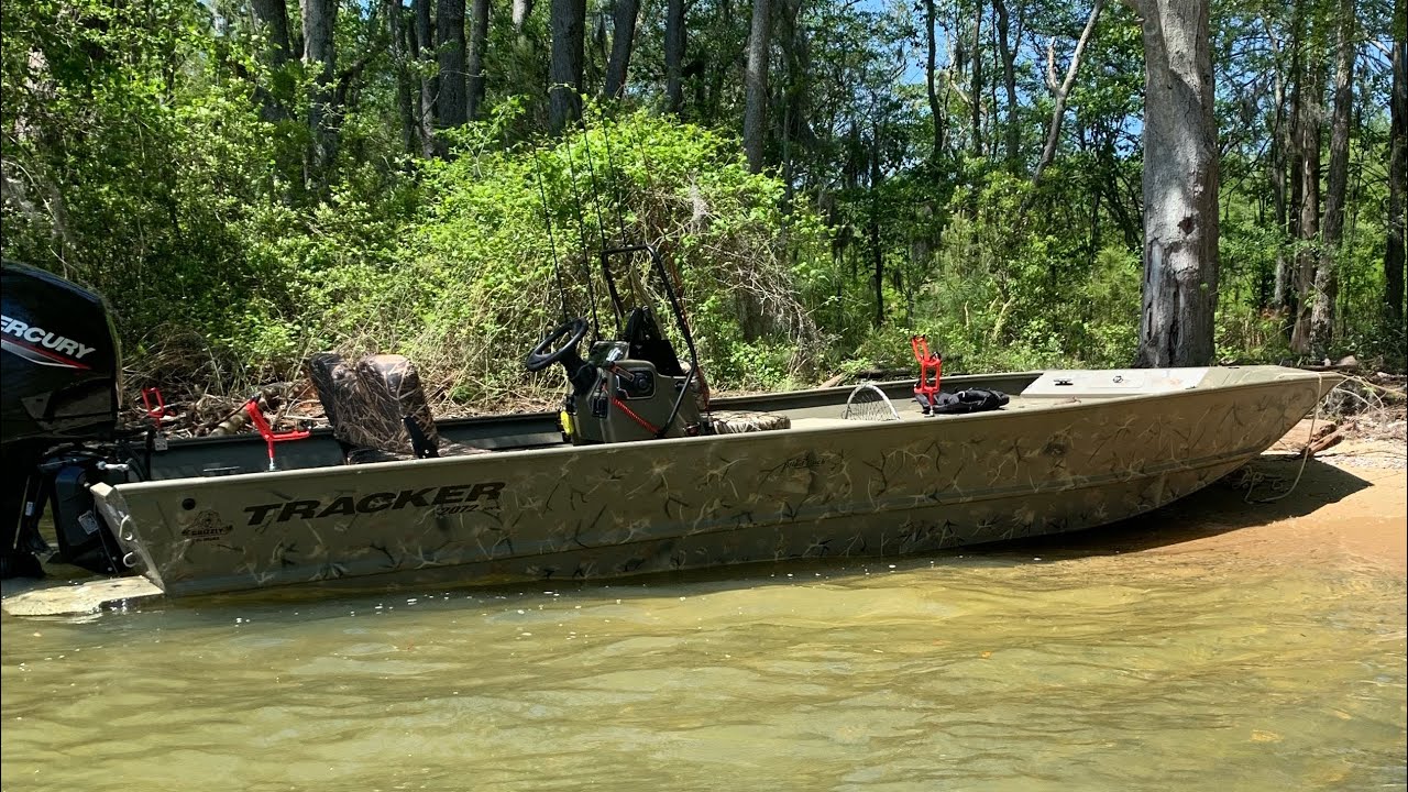 Grizzly Tracker 2072 review and boat tour