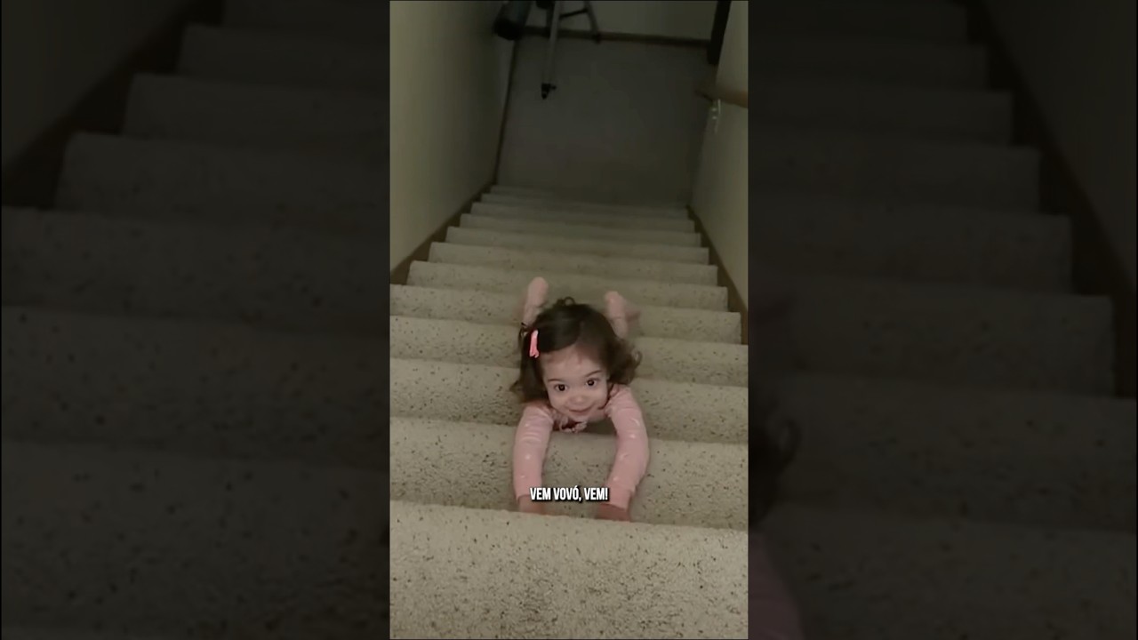 COMO DESCER AS ESCADAS COM A BABY VI - FL&Aacute;VIA CALINA #flaviacalina #baby #shorts
