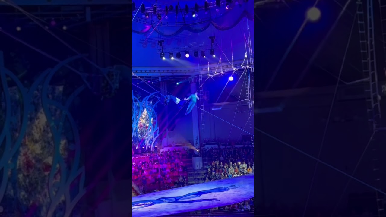 Triples + passing leap. Triple wide flying trapeze act by Flying Heroes 2023