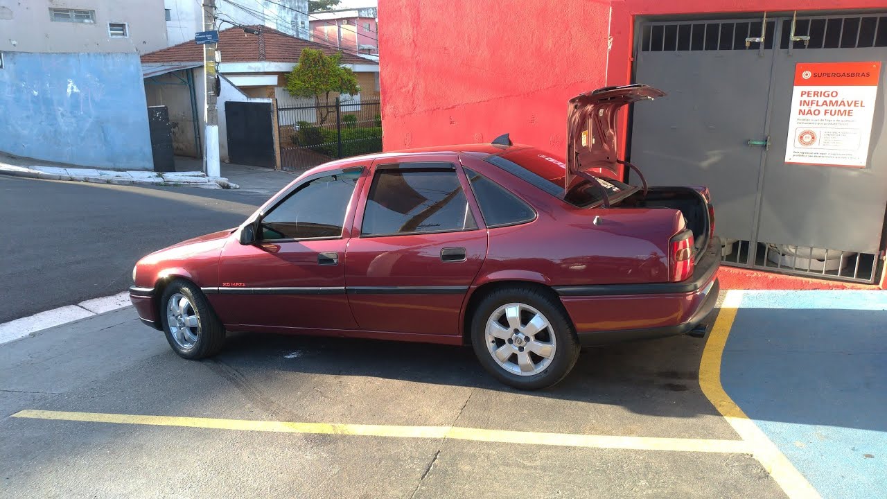 Vectra 95 GLS sendo transplantado com as pecas do CD 96.