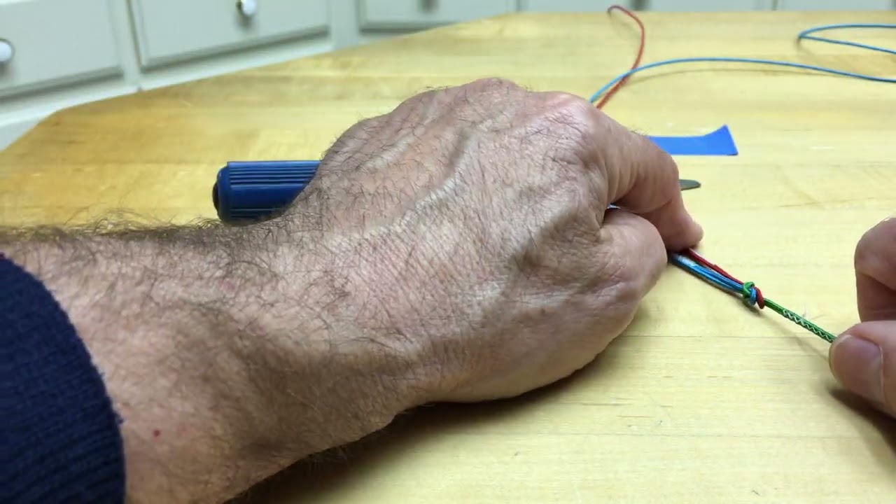 Adjusting lengths of mid or upper lines on paragliders