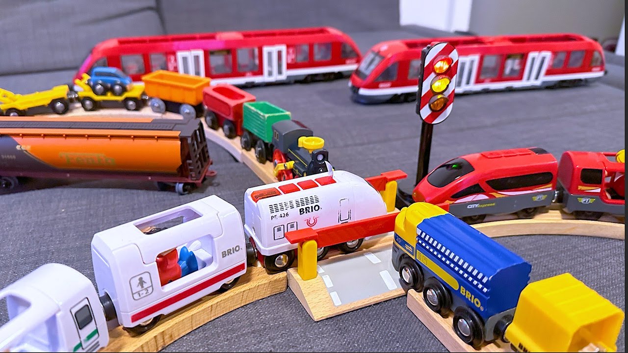 Reise mit dem Personenzug | Brio Spielzeug aus Holz für Kinder – Echtzeit Spielfolge