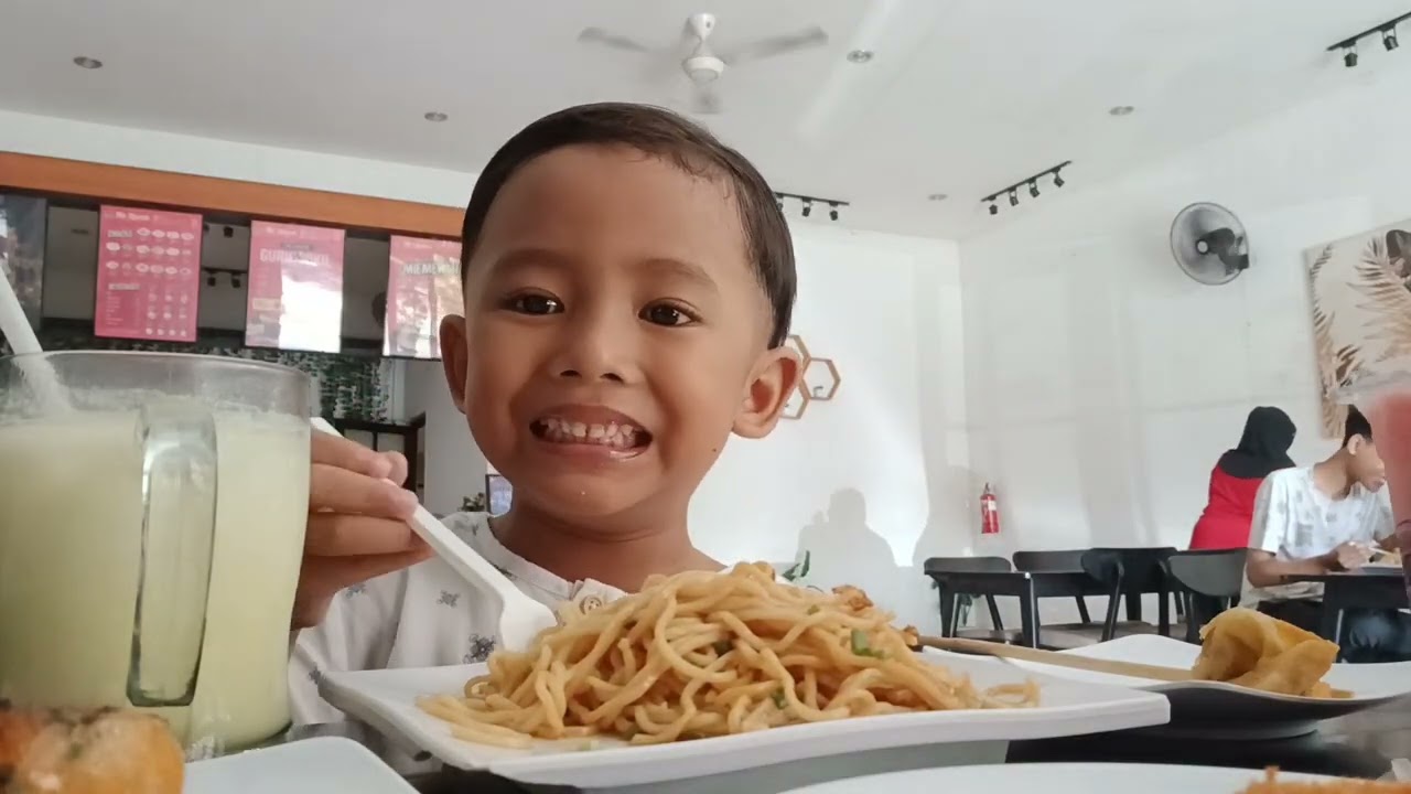 Makan mie