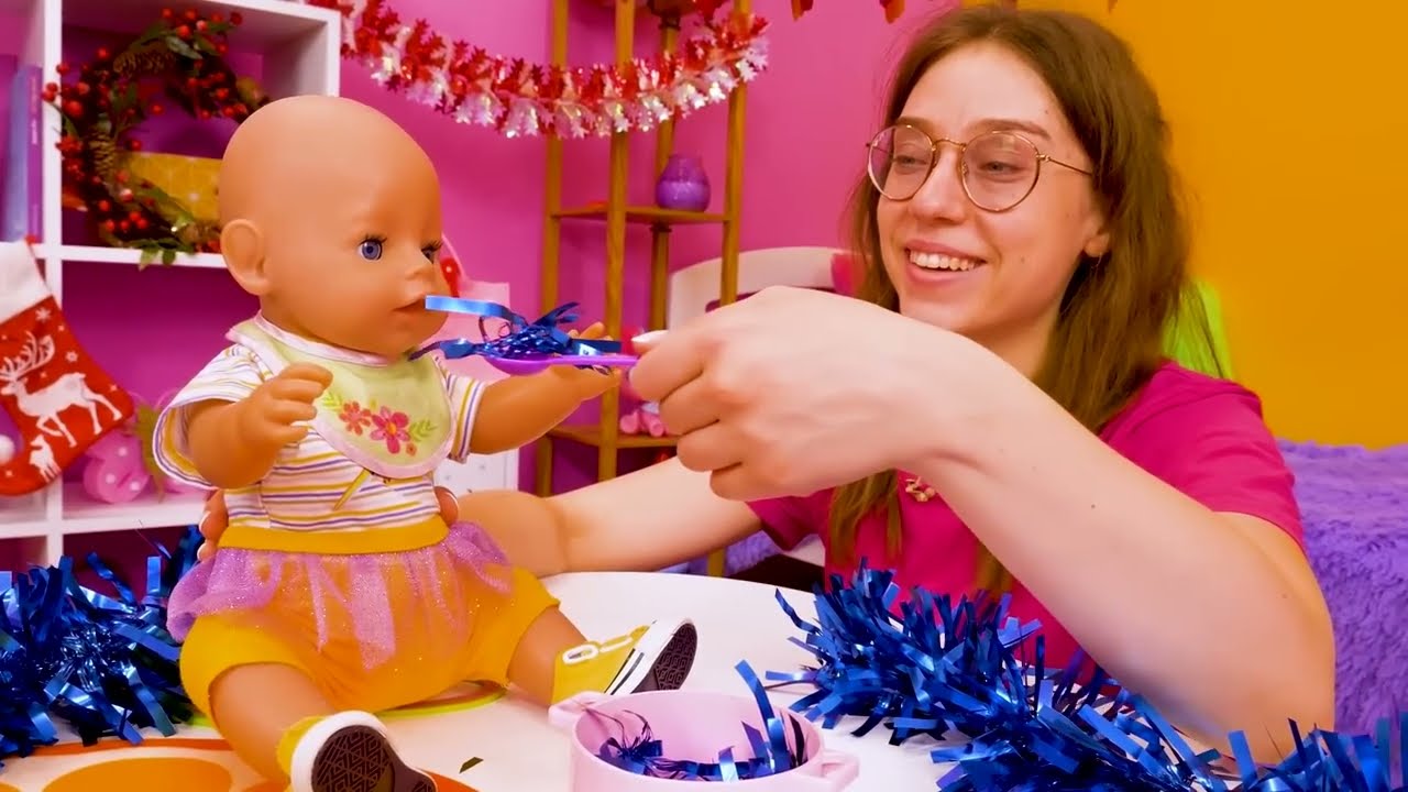 Baby Born -nukke koristelee joulukuusen! Kokataan yhdessä leluruokaa Baby Annabell -nukelle
