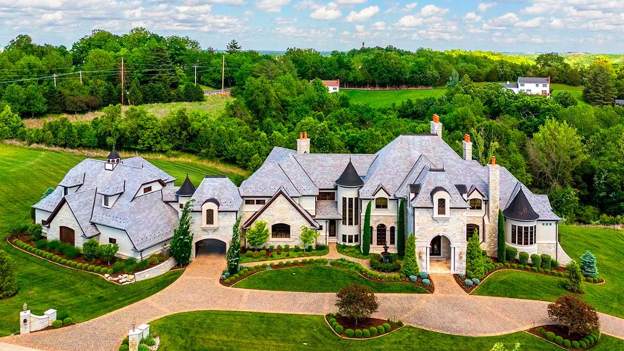 Top 5 Luxury Living Rooms in $10,000,000 Houses.