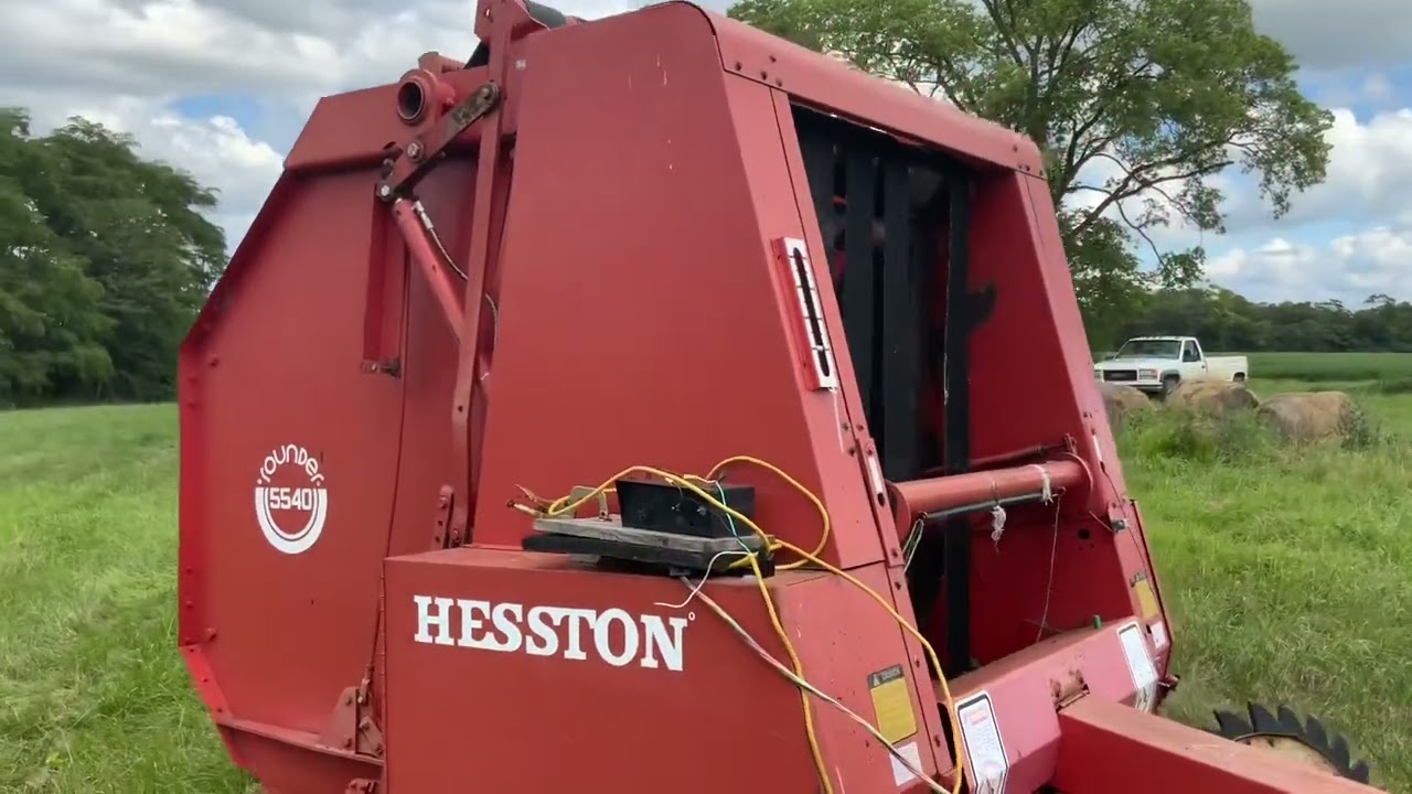 Hesston 5540 Round Baler