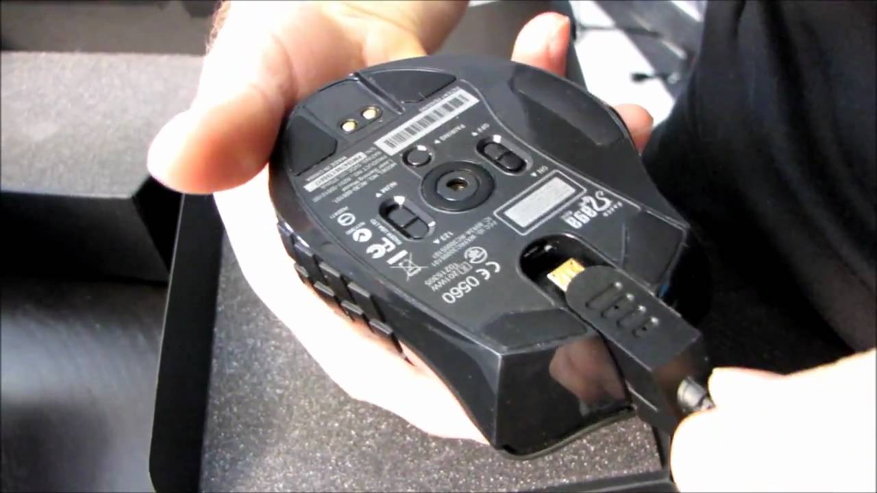 Razer Naga Epic Cordless MMO Gaming Mouse Unboxing & First Look Linus Tech Tips