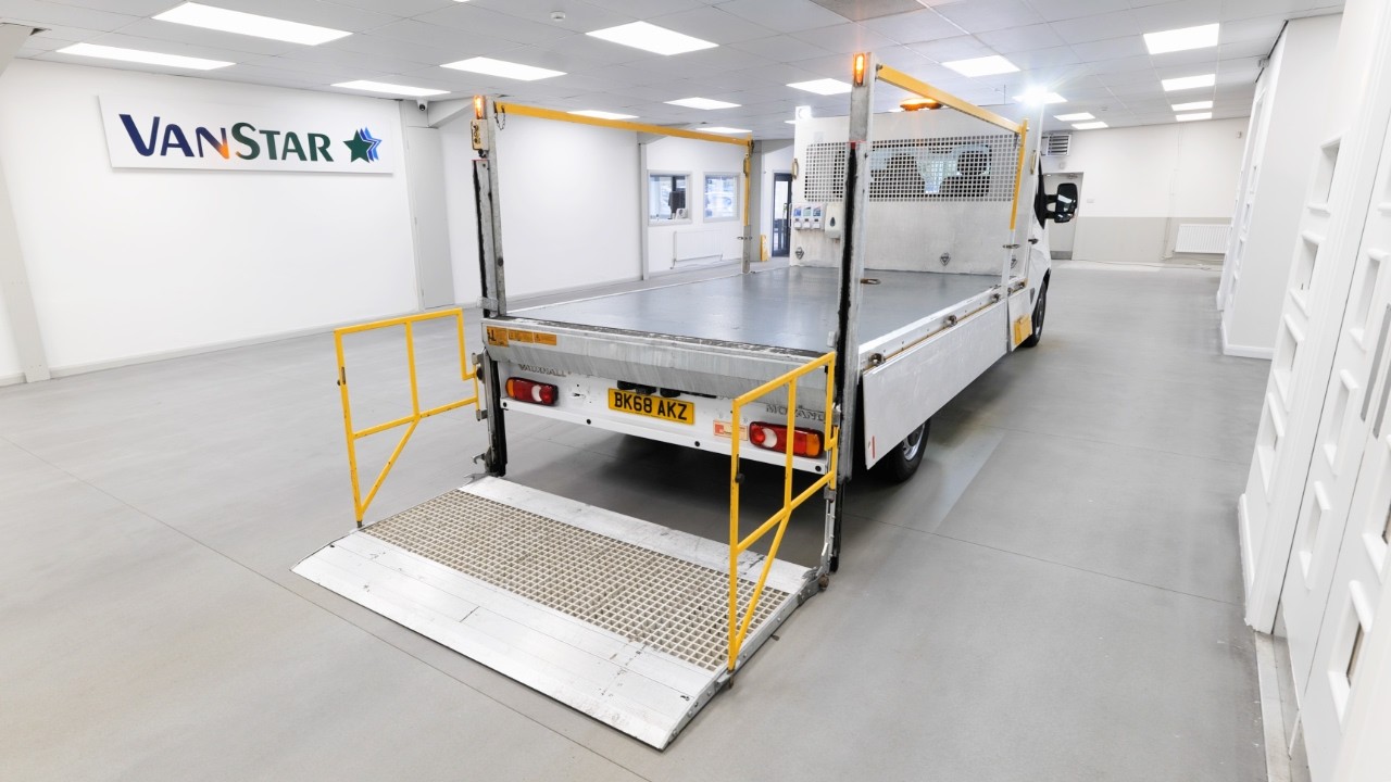 Vauxhall Movano RWD 3500 2.3 Cdti Dropside 130 BHP Long Wheelbase Polar White - BK68 AKZ - VanStar