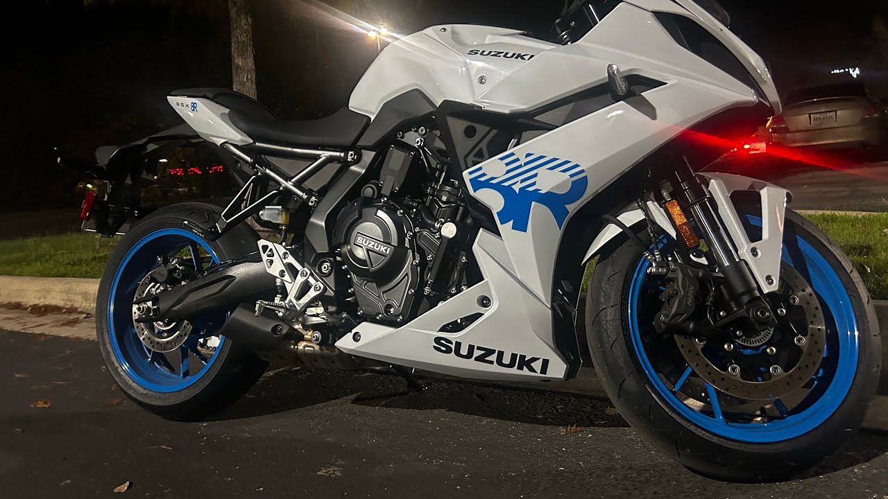 Suzuki  GSX-8R putting on a new clutch and story time at the end a bit of my own TEDtalk. ￼