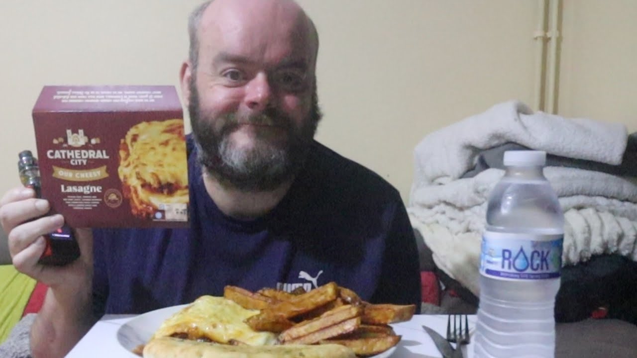 Cathedral city lasagne chips and garlic bread uk mukbang