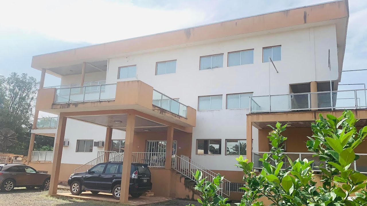 46yrs old mansion built by late Chief J O Igwe / GMO member / people’s club member.