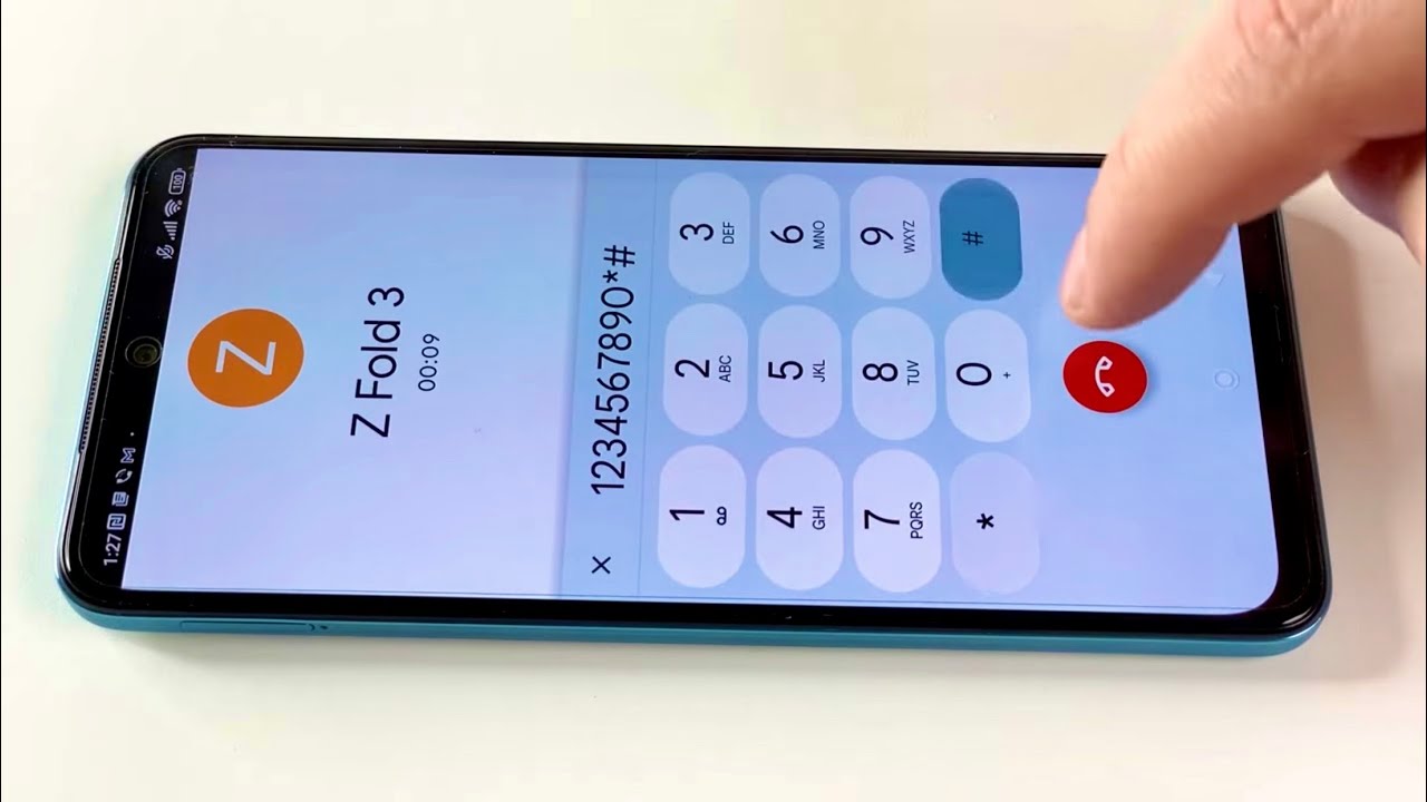 Closeup incoming call Xiaomi Redmi Note 11 NFC (MIUI 13, Andoid 12) StarBlue