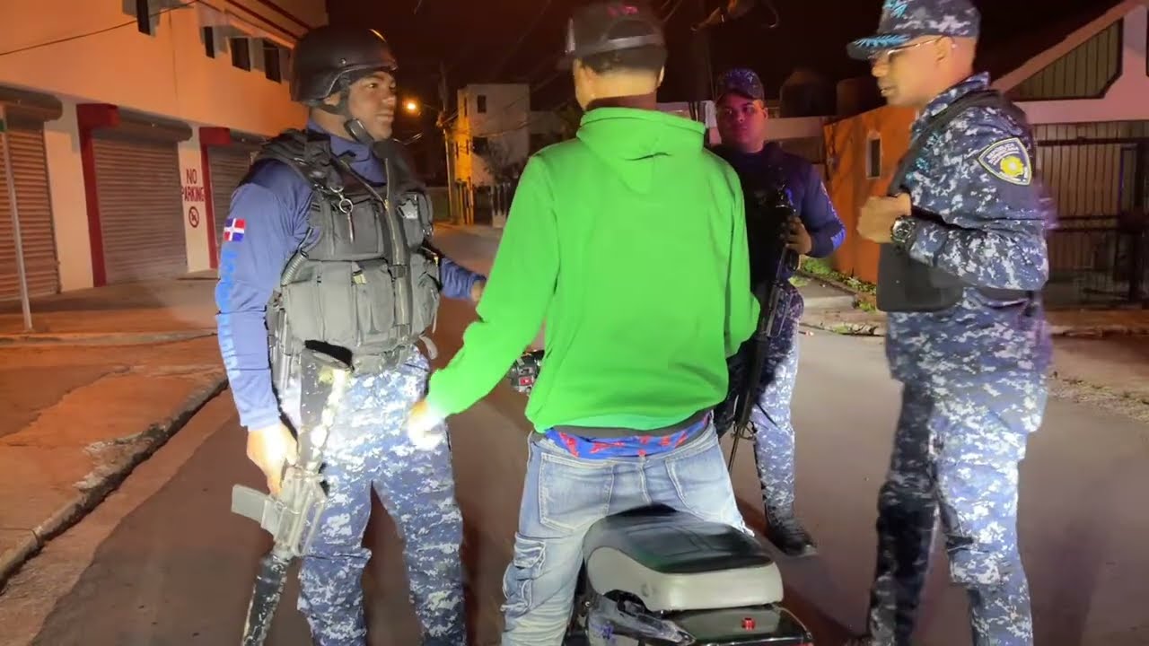 RECORRIDO DE LA POLICIA EN SECTORES DE SAN FRANCISCO DE MACORIS