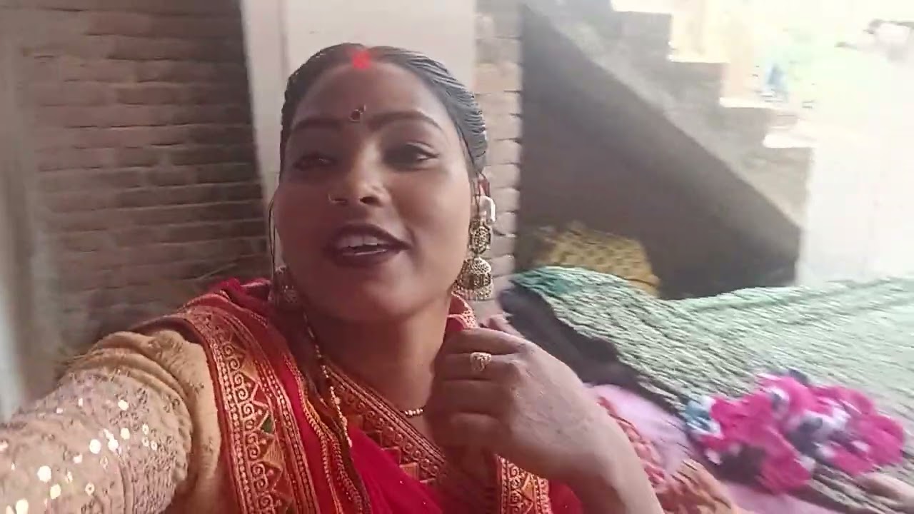 हम अपने दीदी के घर आए हैं उनसे मिलकर अच्छा लगा और दीदी हमारी हमें चटपटा खिला रही हैं आप लोग बताइएगा