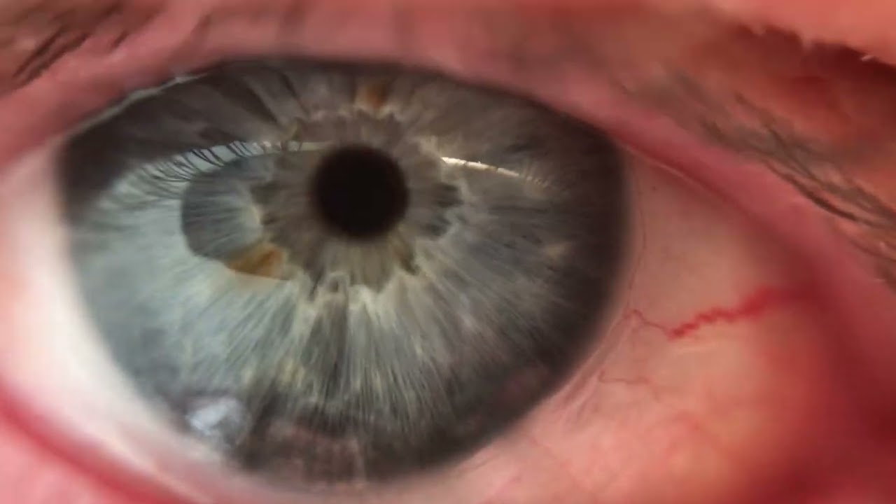 Macro, man blue eyes