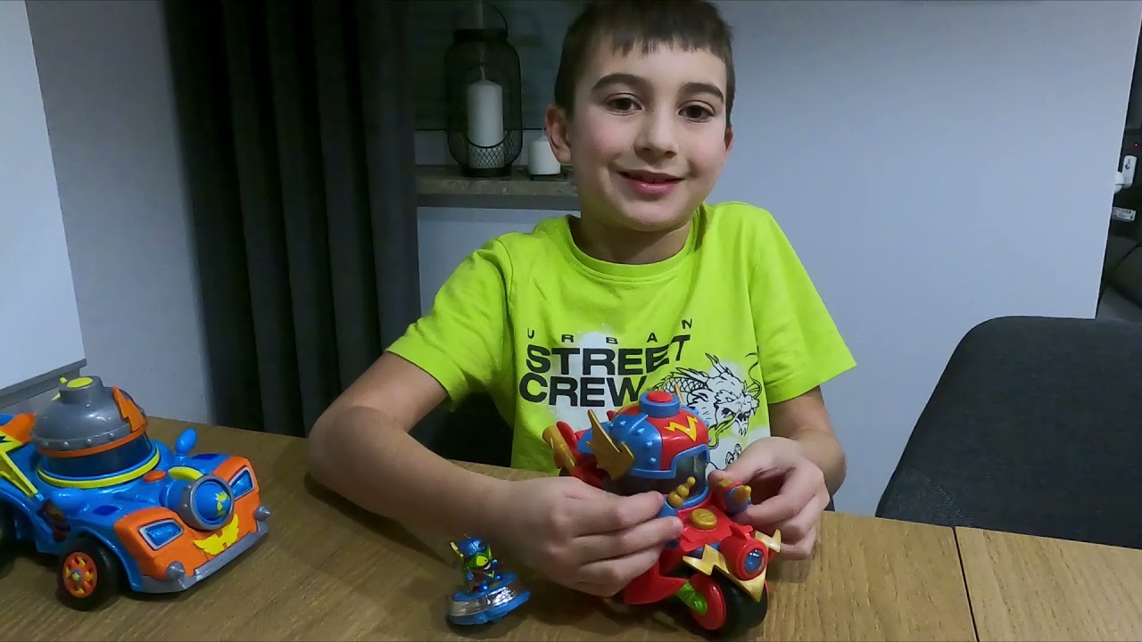 Super Things: Kid Fury (Speed Fury) vs Kid Kazoom (Kazoom Racer)