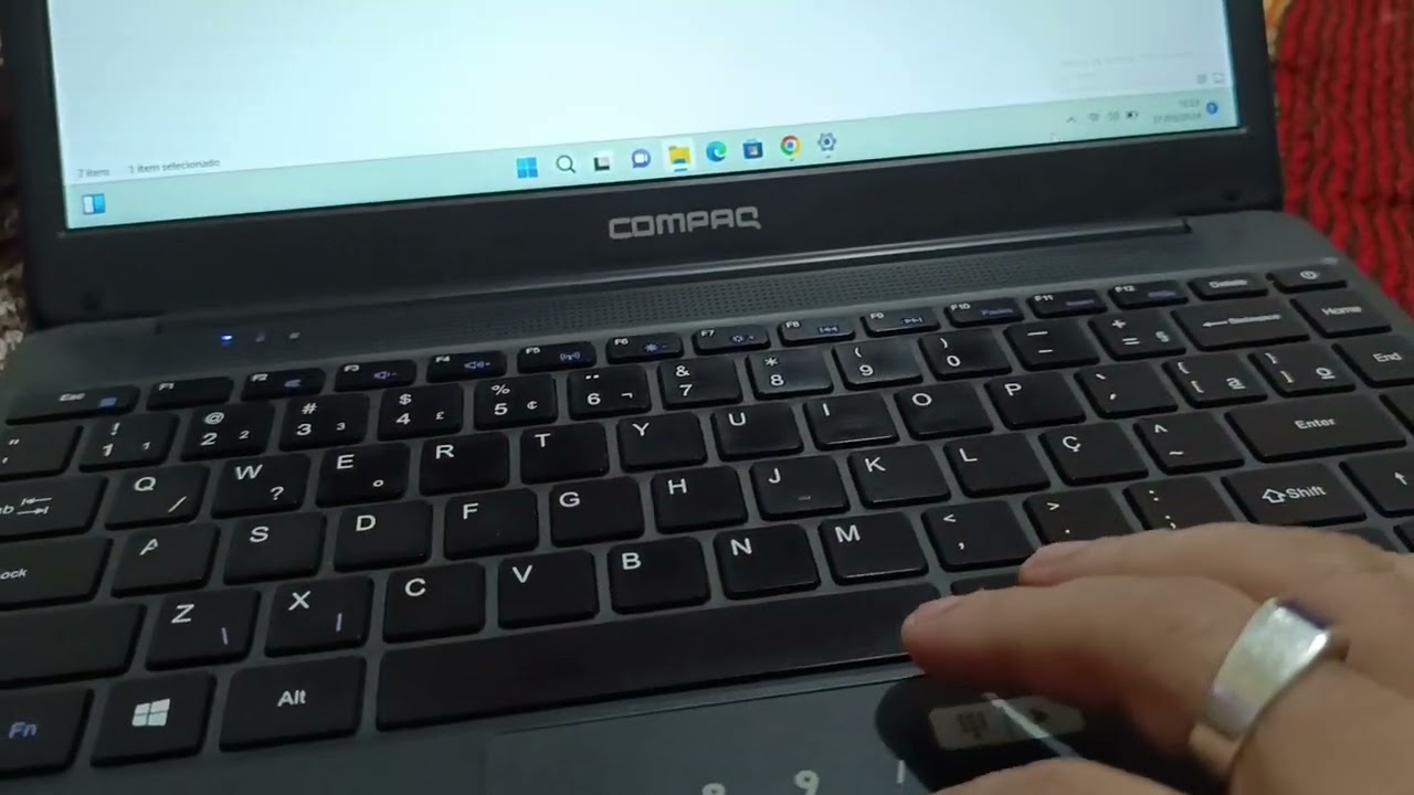 NOTEBOOK COMPAQ CORE I3 5 GERAÇÃO RAM 4GB HD 500 GB BATERIA DURA UMAS 5H TECLADO OK COM CARREGADOR