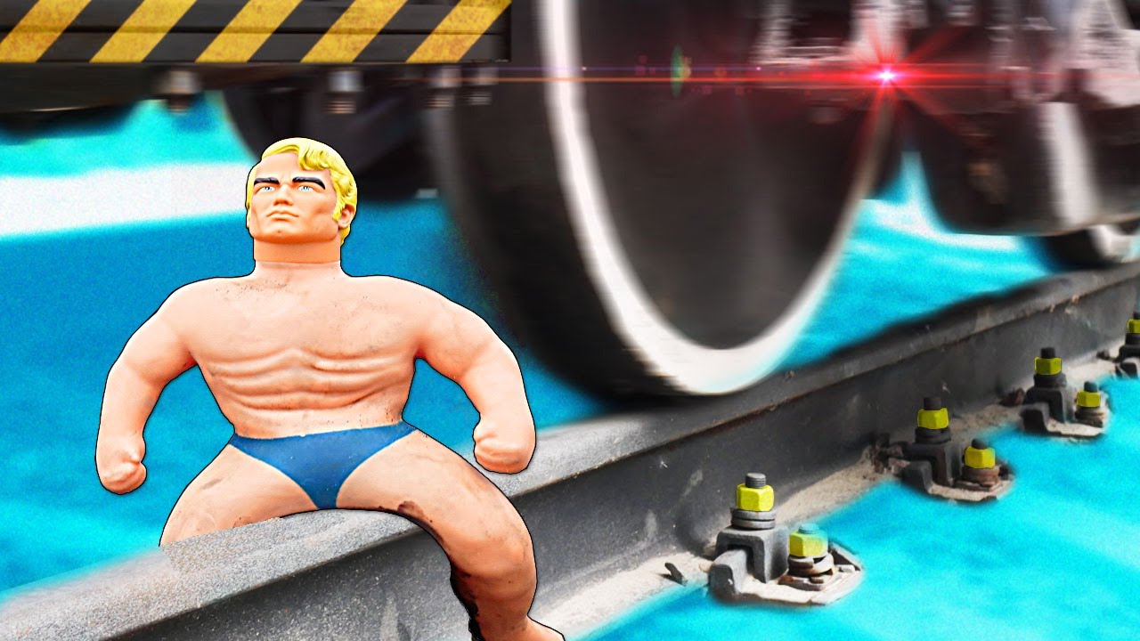 Что если ПОЕЗД ПЕРЕЕДЕТ STRETCH ARMSTRONG?! НЕОЖИДАННЫЙ РЕЗУЛЬТАТ!!!