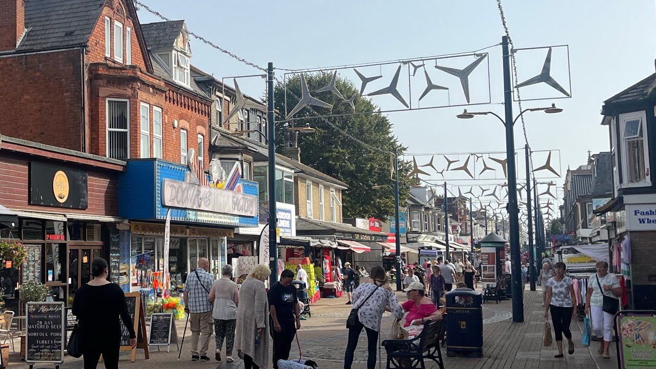 Great Yarmouth Regent Road ❤️and market place-walk with me 😀#viralvideo #viral #video