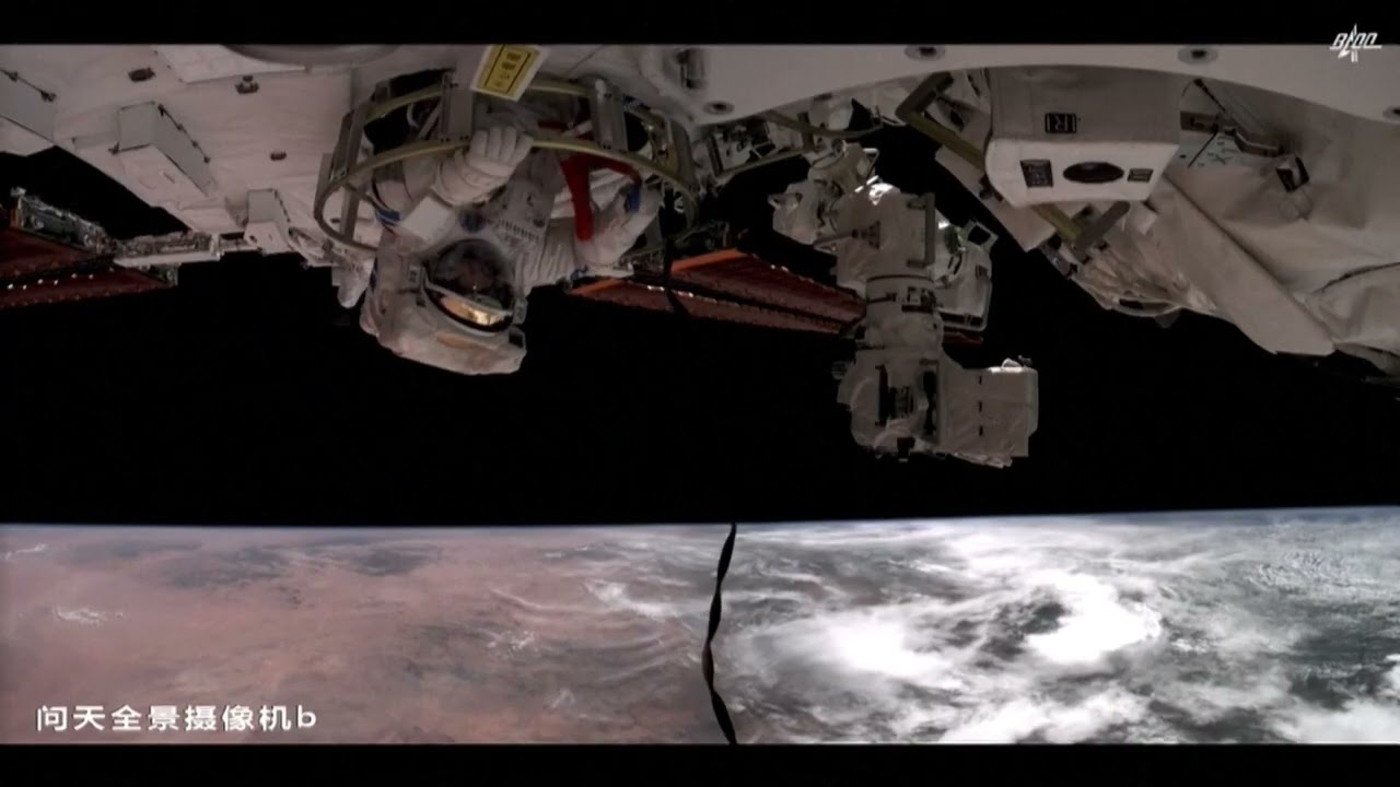 Astronaut&euml;t e &ldquo;Shenzhou-14&rdquo; p&euml;rfundojn&euml; ecjen e par&euml; n&euml; hap&euml;sir&euml;