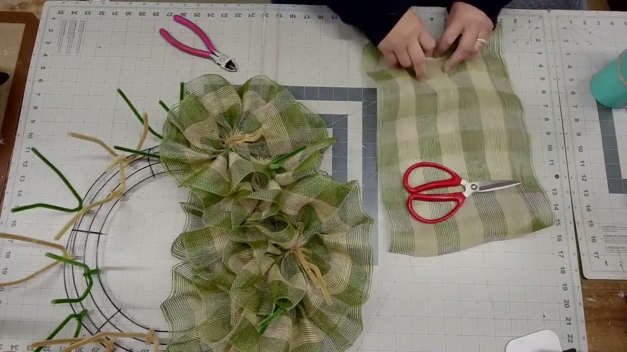Let's Make a White Rose Welcome Wreath Tutorial