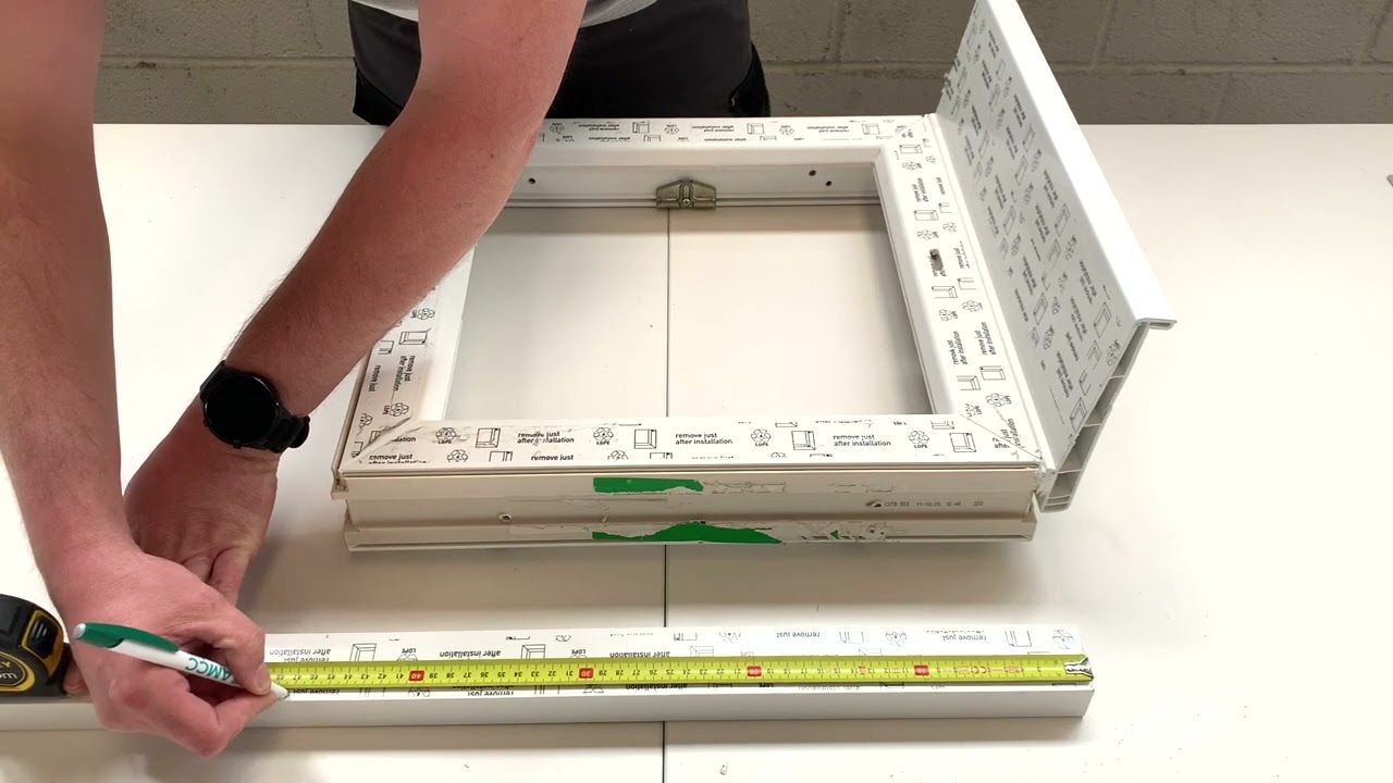 pose / montage des tapées d'isolation et pièce d 'appui fenêtre PVC standard / marque Closy