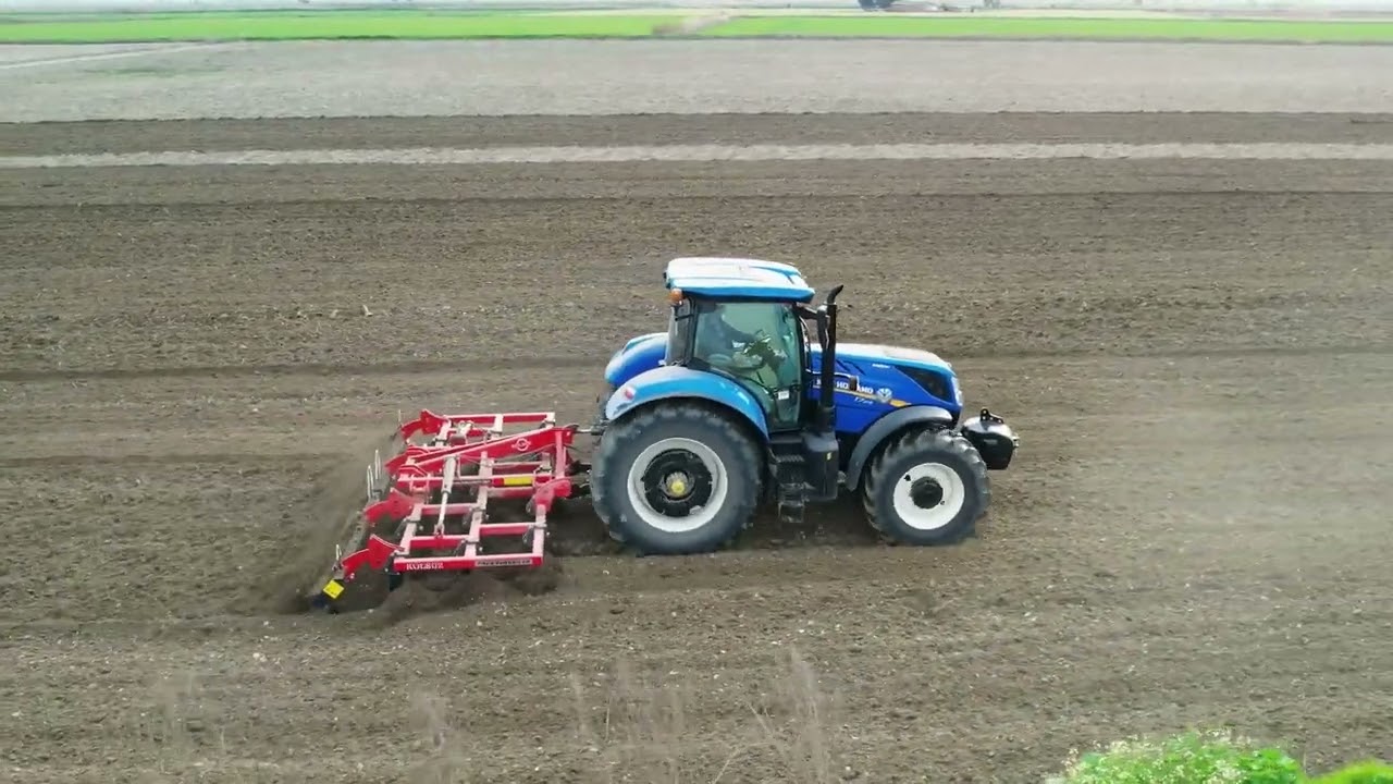 Sıfır T7.270 traktörlerimizin yeni makinalar ile tarladaki ilk günü