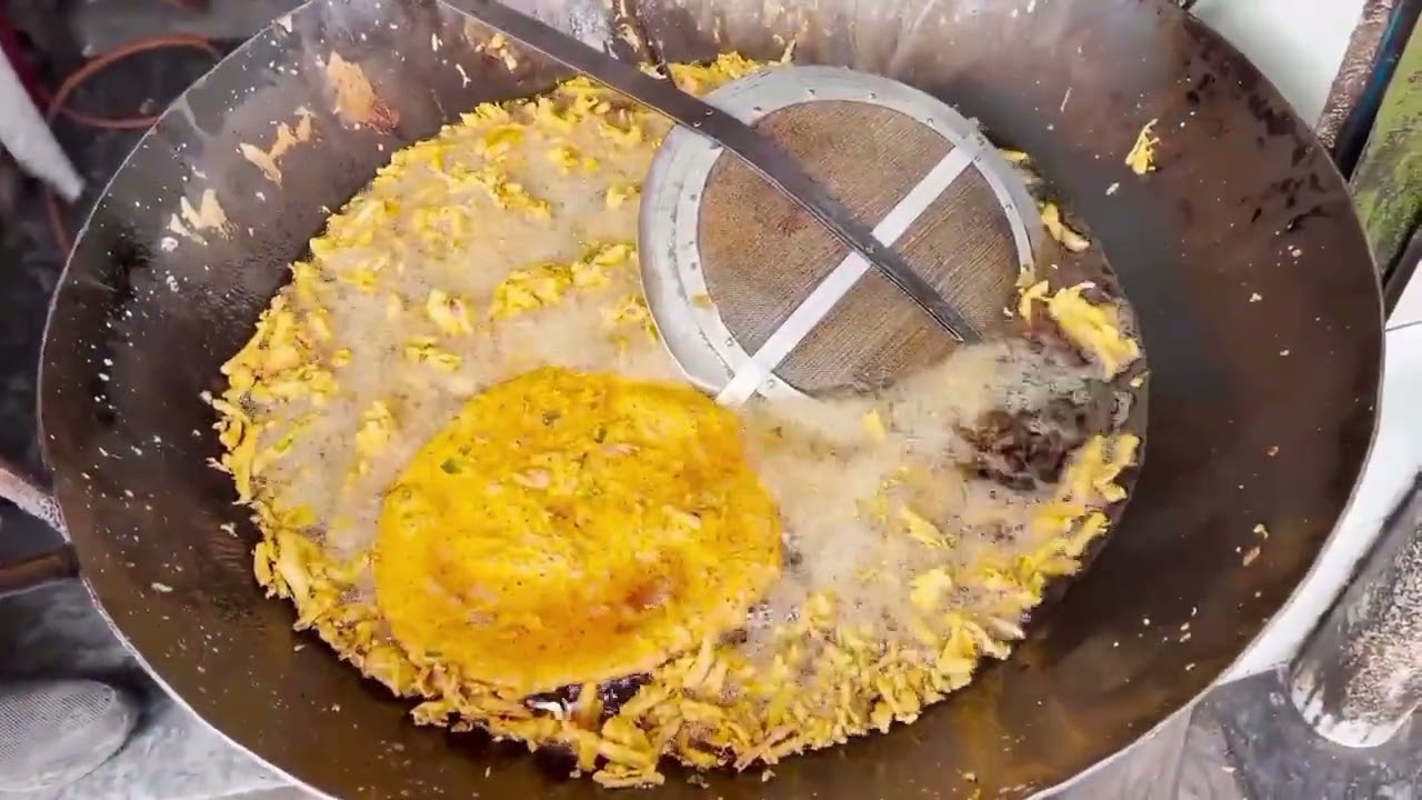 Street food in India looks good #india #indian #streetfood #steetfoodindia