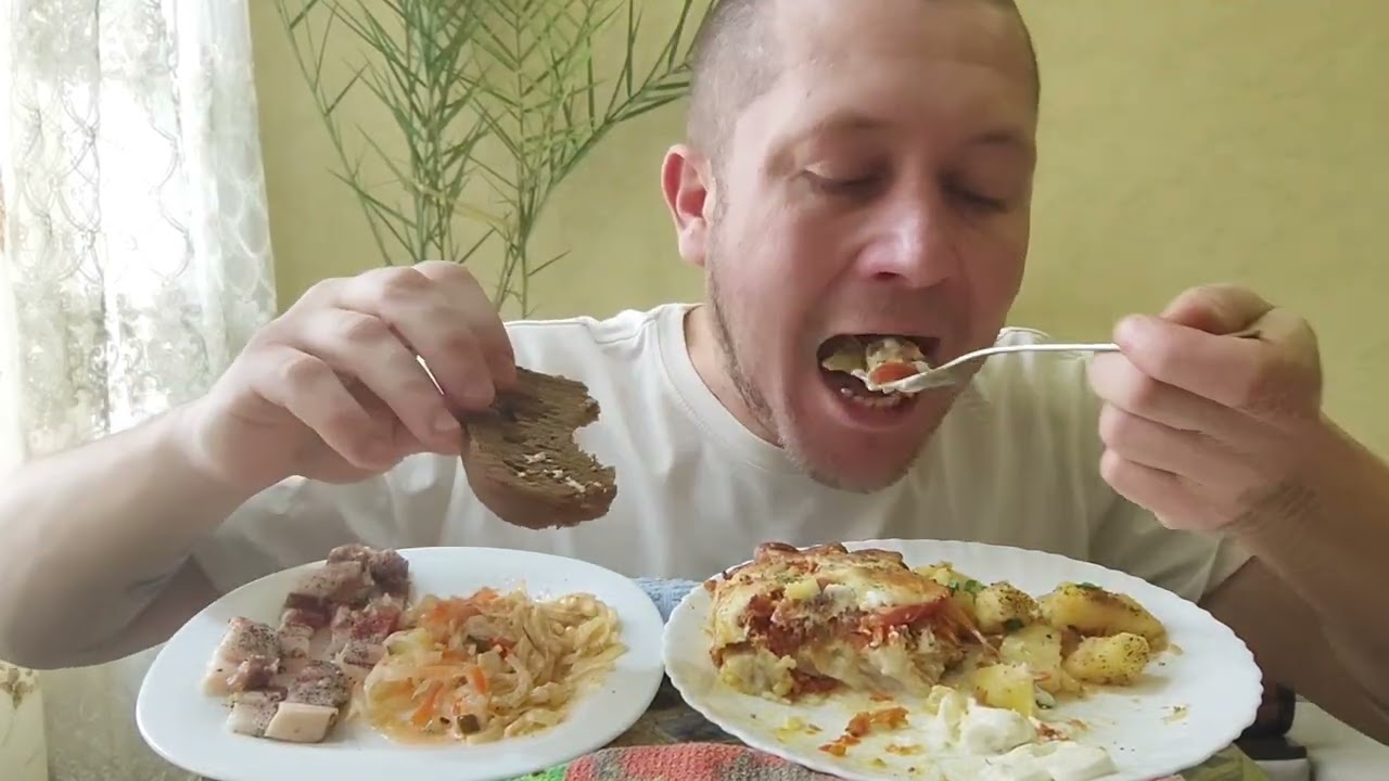 МУКБАНГ/ЕДА НА КАМЕРУ/ОБЖОР.ЖАРЕННАЯ КАРТОШКА, КАМБАЛА С ОВОЩАМИ, МАРИНОВАННЫЙ ЛУК, САЛО, СОЛЕНЬЯ.😋🔥