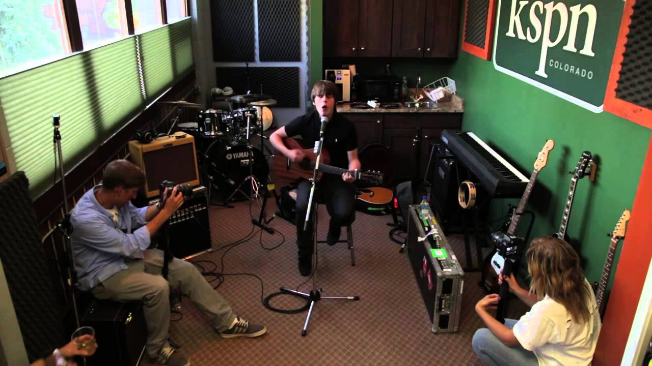 Jake Bugg Performs 
